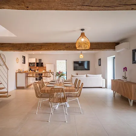La Grange Clyna - *